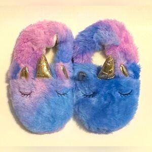 Unicorn kids slippers with rubber soles.